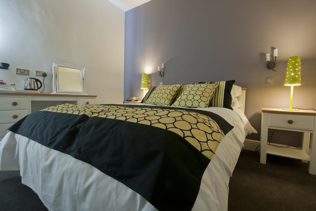 The Vernon Droitwich Room photo
