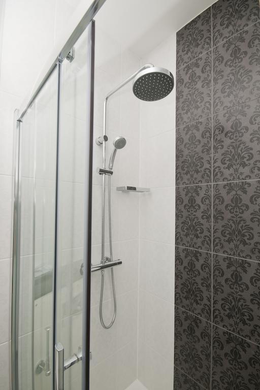 The Vernon Droitwich Room photo